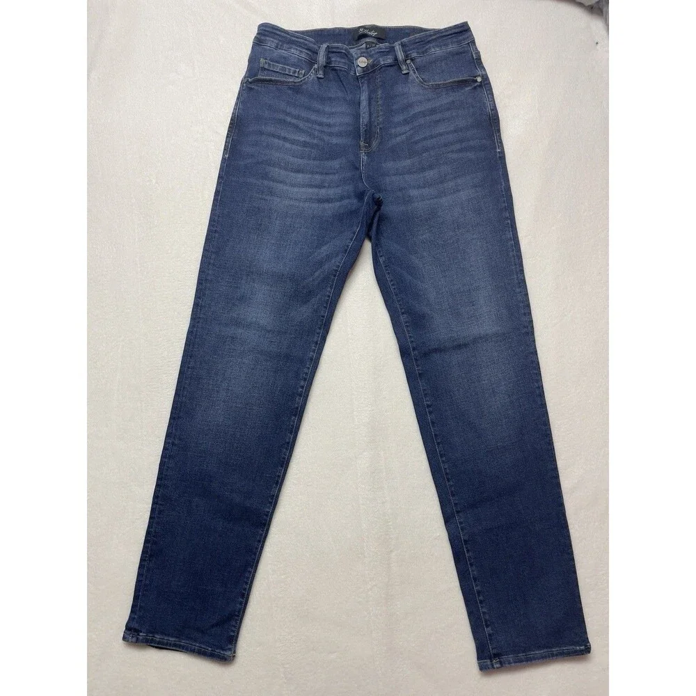 34 Heritage Champ Athletic Fit Men's Size 35x32 Stretch Blue Jeans